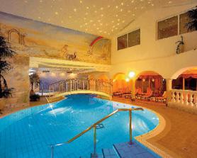 Tyrolský hotel Vier Jahreszeiten s bazénem