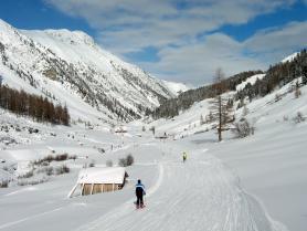 Tyrolsko - běžkaři v lyžařském areálu Ischgl